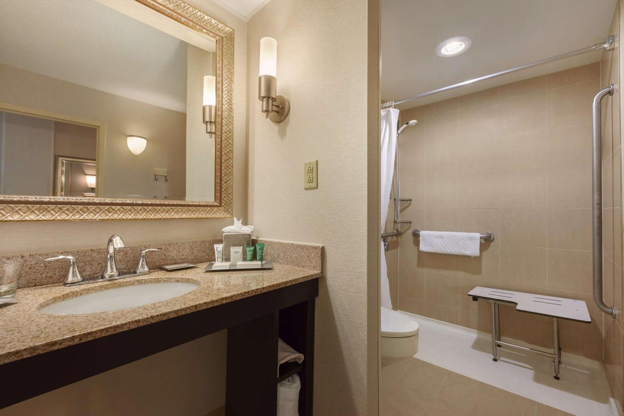 Hilton Fort Wayne At The Grand Wayne Convention Center (Adults Only) מראה חיצוני תמונה