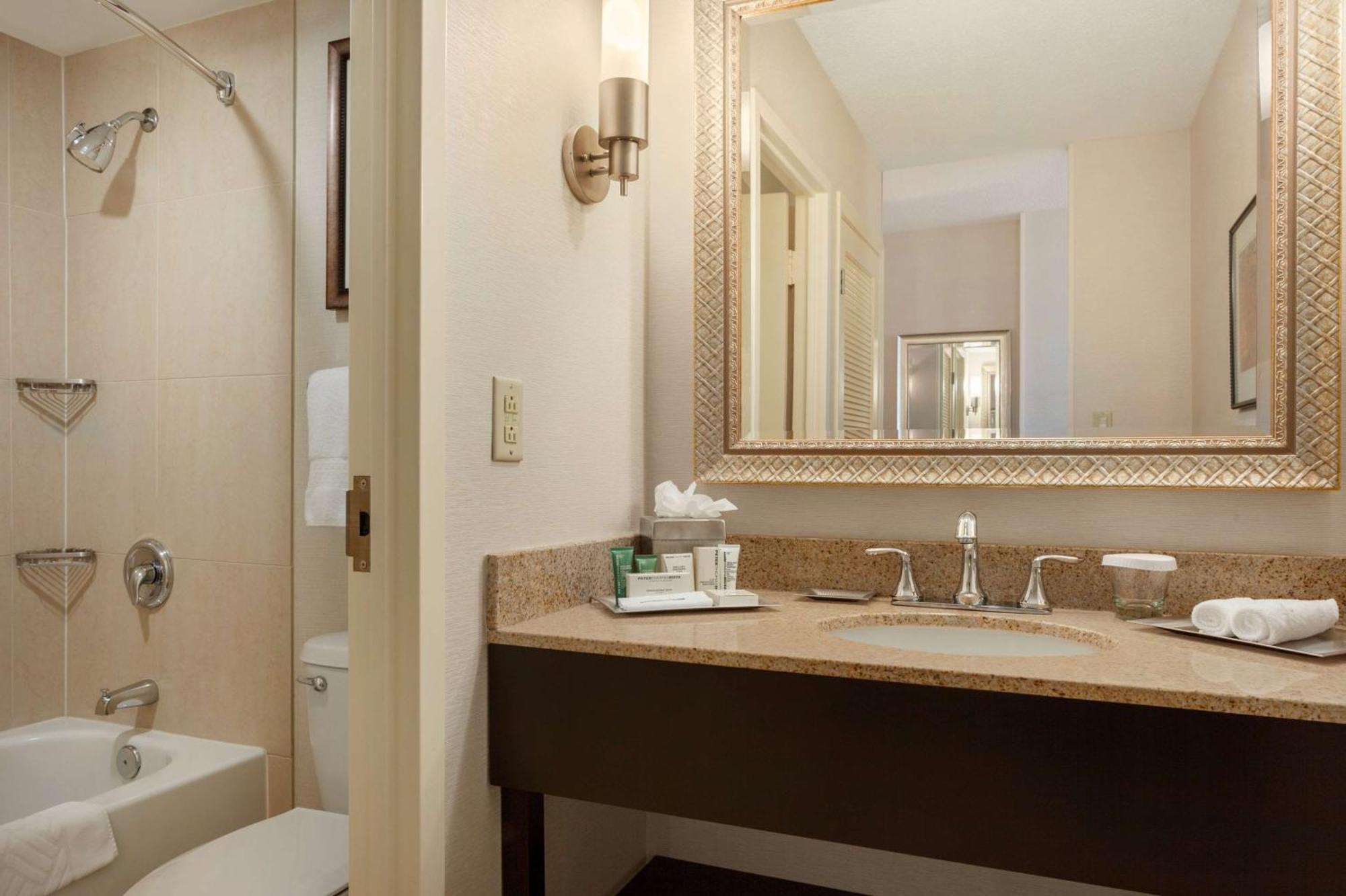 Hilton Fort Wayne At The Grand Wayne Convention Center (Adults Only) מראה חיצוני תמונה