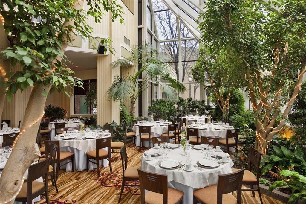 Hilton Fort Wayne At The Grand Wayne Convention Center (Adults Only) מסעדה תמונה