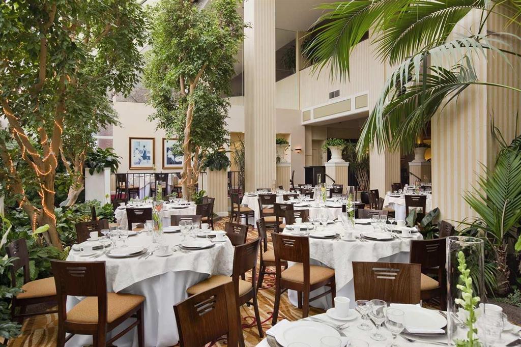 Hilton Fort Wayne At The Grand Wayne Convention Center (Adults Only) מסעדה תמונה
